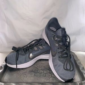 NEW NIKE Downshifter 9 Sneakers